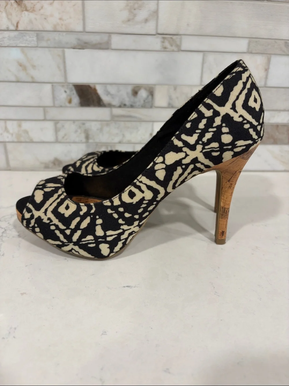 Christian Siriano Black and Cream Patterned Peep-Toe Stiletto High Pumps Sz 7.5